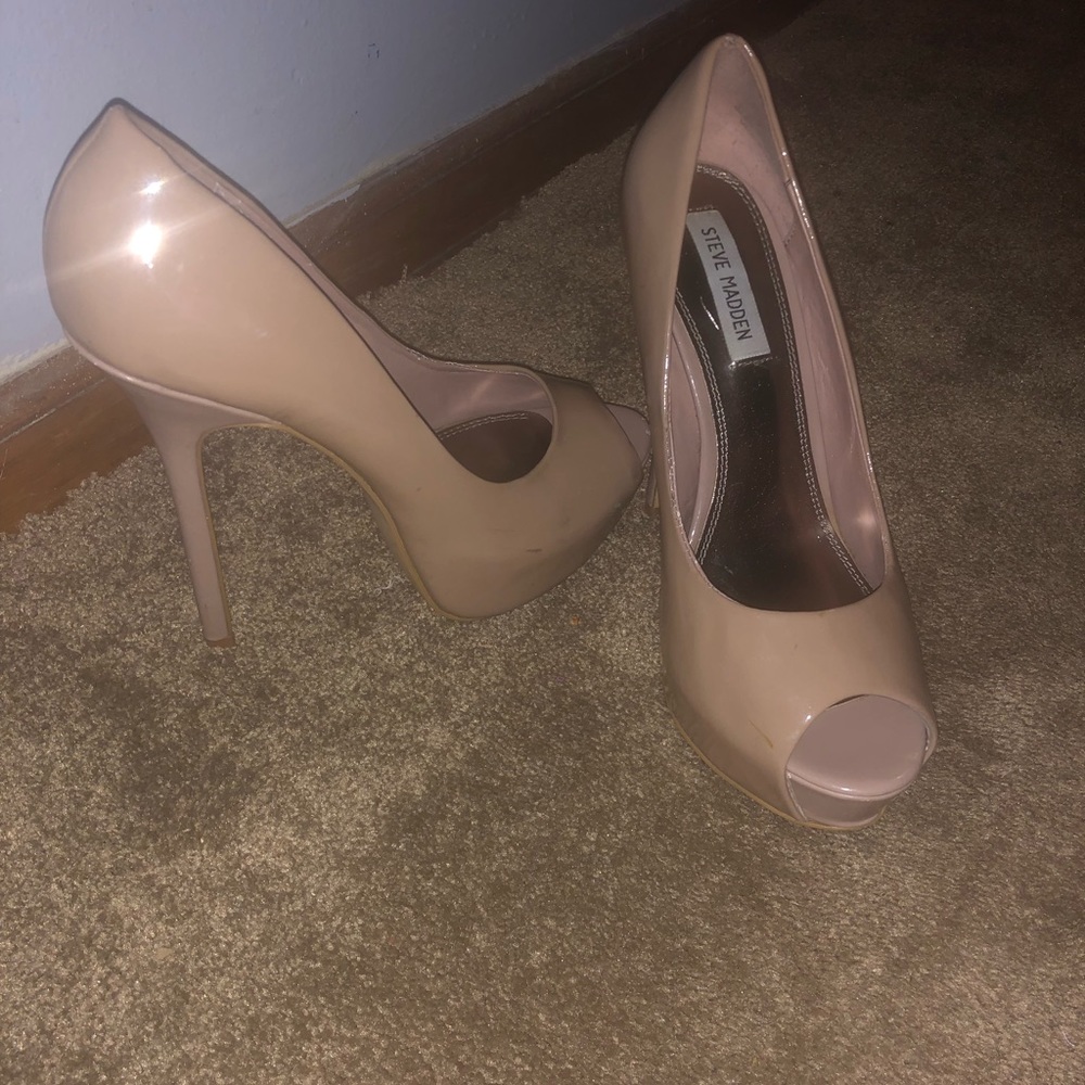 Steve Madden Nude Pumps